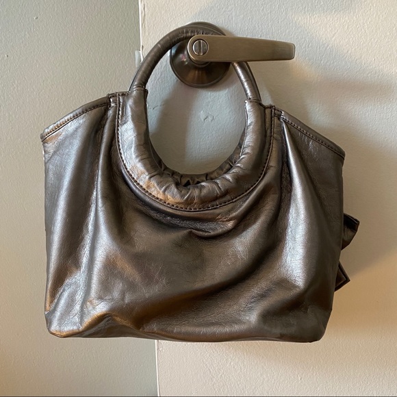 Cute silver handbag with sequin and bow - Picture 2 of 5